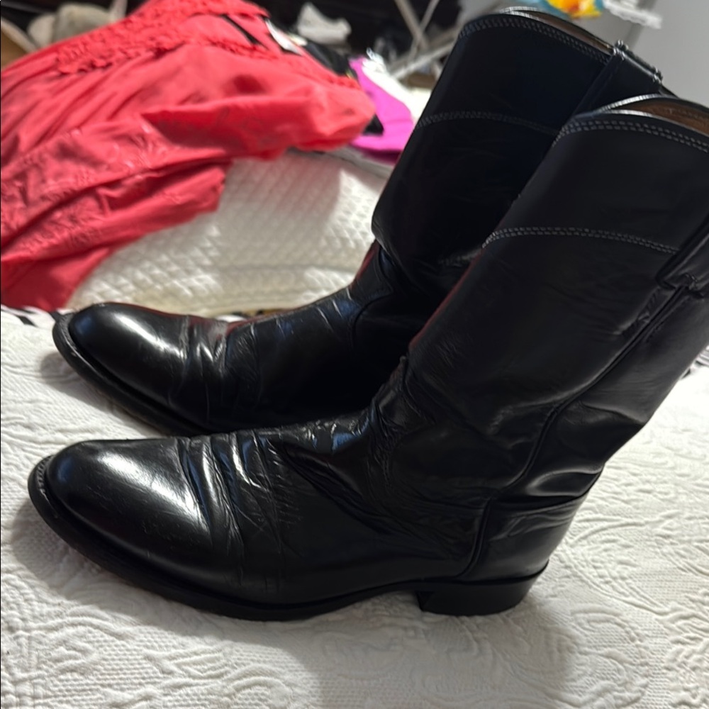 Black Cowboy Western Boots Sleek Design